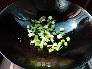 男人们的下酒菜——花生芹菜炒粽子的做法步骤:5