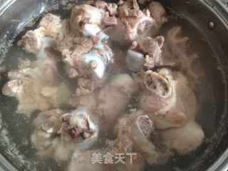 莲藕绿豆猪骨汤的做法步骤:6