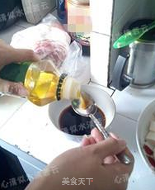 红油香葱皮蛋豆腐————简单到让你惊讶的小菜的做法步骤:5