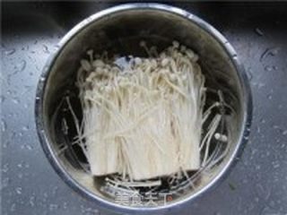 番茄金针蛋花汤的做法步骤:2