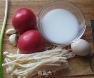 番茄金针蛋花汤的做法步骤:3