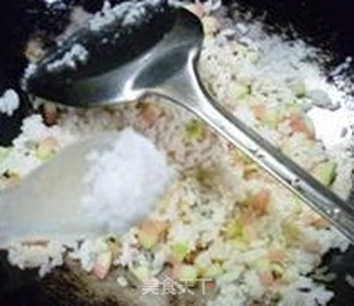 鸡蛋西瓜皮炒饭的做法步骤:9