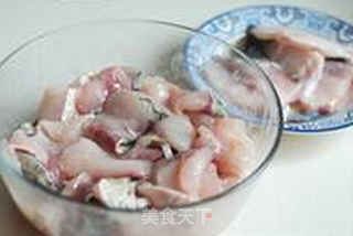 酸菜鱼片的做法步骤:2