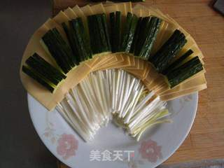 京酱肉丝的做法步骤:2