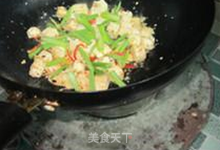 芹菜豆腐丁的做法步骤：5