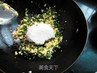 莴笋叶炒饭的做法步骤:5