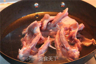 五香卤鸭架的做法步骤:2