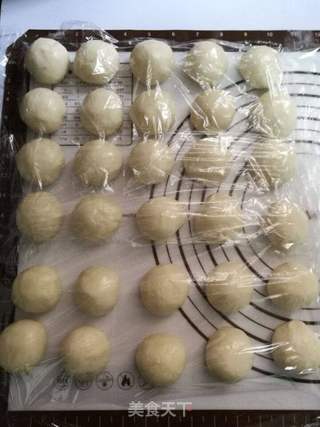 蛋黄酥的做法步骤:10