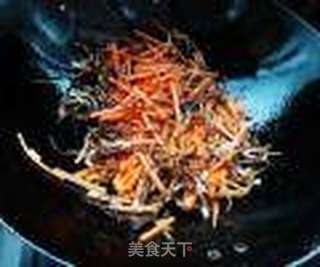 菌脚干煸胡萝卜的做法步骤:5