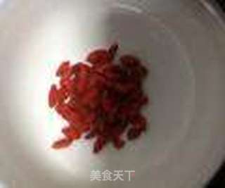 枸杞红枣筒骨鱼泡汤的做法步骤:4