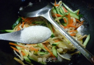 青瓜拌娃娃菜的做法步骤:12