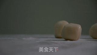 【小森妈妈菜谱】美味蛋黄酥的做法步骤:5
