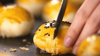 【小森妈妈菜谱】美味蛋黄酥的做法步骤:13