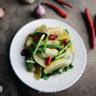 废物做菜也好吃——韭菜炒西瓜皮的做法步骤:6