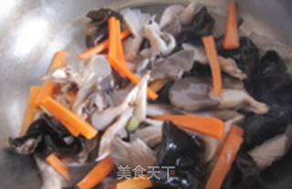鲜蘑炒木耳的做法步骤:6