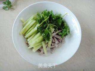 黄瓜拌肉丝的做法步骤:6