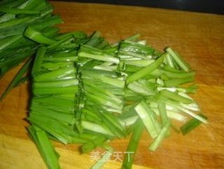 小咯扎炒韭菜的做法步骤：3