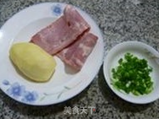 培根土豆炒饭的做法步骤:2