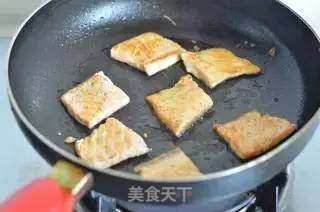 学做西餐厅里的新菜式----三文鱼薯饼的做法步骤:4