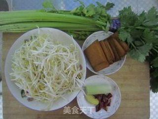 【香干炒青芹】--孕妈咪16周食谱的做法步骤：1