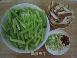 【香干炒青芹】--孕妈咪16周食谱的做法步骤:2