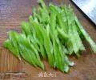 青椒培根炒面的做法步骤:3