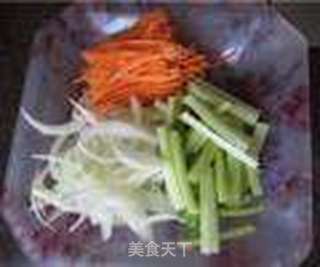 三丝爆双鲜的做法步骤:2