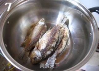 萝卜丝鲫鱼汤的做法步骤:7