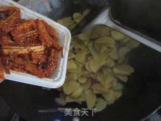 牛筋炒土豆片的做法步骤:8
