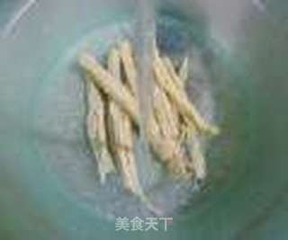 胡萝卜腐竹炒鸡蛋的做法步骤:7