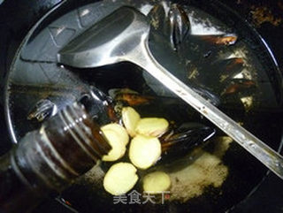 灯椒茭白炒淡菜的做法步骤:7