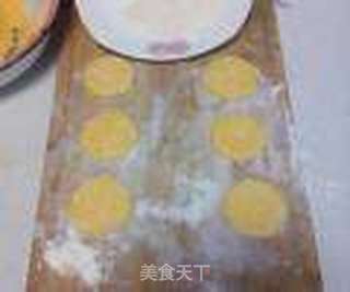 奶香南瓜饼的做法步骤:7