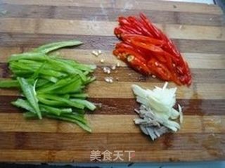 泡椒炒茭白的做法步骤:2