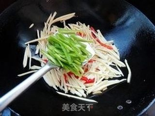 泡椒炒茭白的做法步骤:5