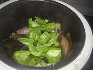 凉瓜海带排骨汤的做法步骤:5