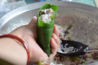 豌豆腊肠粽的做法步骤:8