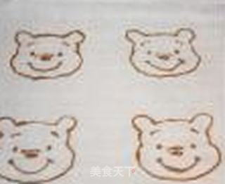 简单做出可爱的蛋糕卷-----维尼蛋糕卷的做法步骤:5