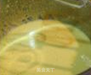 简单做出可爱的蛋糕卷-----维尼蛋糕卷的做法步骤:7