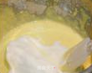简单做出可爱的蛋糕卷-----维尼蛋糕卷的做法步骤:11