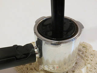 #东菱意式咖啡机试用#咖啡店中热卖的咖啡【焦糖玛琪雅朵】的做法步骤:6