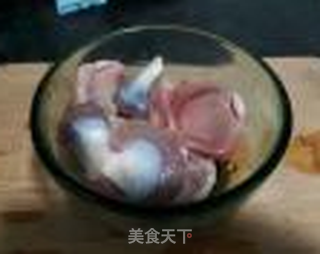 泡椒鸭胗的做法步骤：1