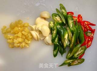 尖椒炒肥肠的做法步骤:4