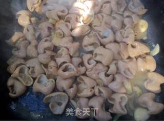 尖椒炒肥肠的做法步骤:8