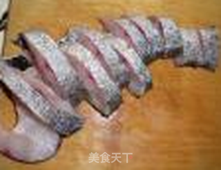 飘香啤酒鱼的做法步骤:2