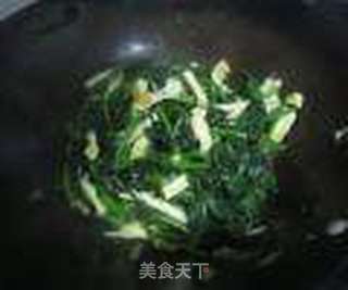 【蛋饼丝炒菠菜】--孕妈咪营养晚餐的做法步骤:9