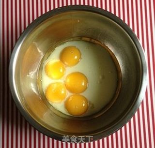 芒果樱桃鲜奶蛋糕的做法步骤：1