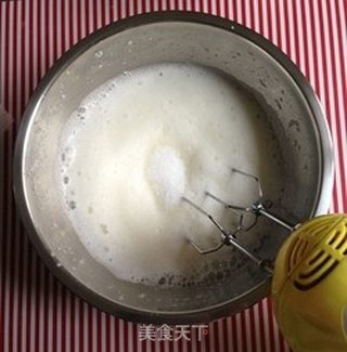 芒果樱桃鲜奶蛋糕的做法步骤:5