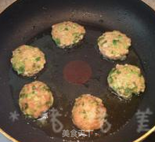 降血压的美食-----香芹小肉饼的做法步骤：6