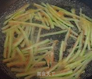 【萧丫头】辣拌西瓜皮金针菇的做法步骤:4