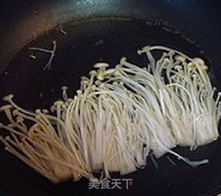 【萧丫头】辣拌西瓜皮金针菇的做法步骤:5